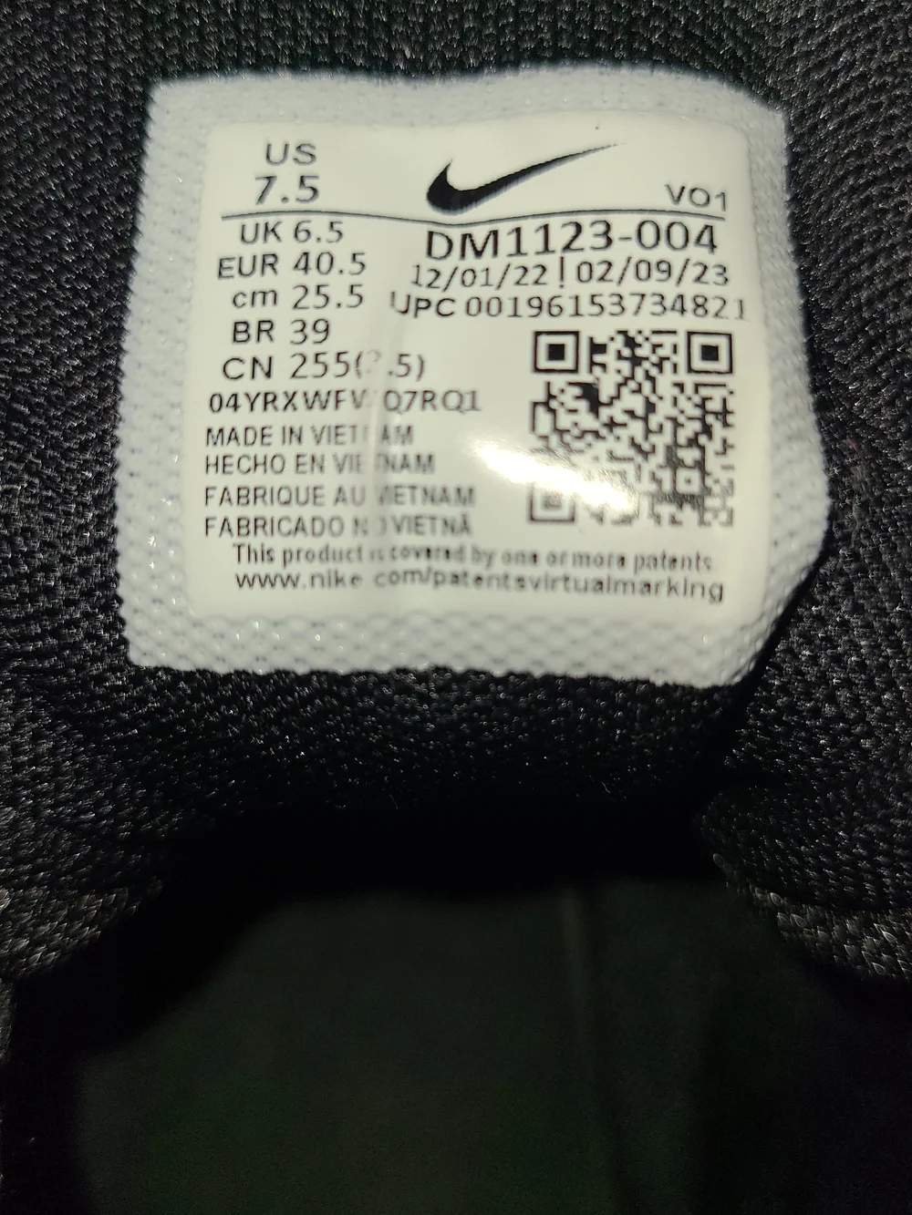 Size 7.5 - Nike LeBron Witness VII